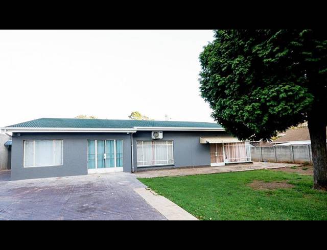 15 BEDROOM HOUSE FOR SALE IN RHODESFIELD